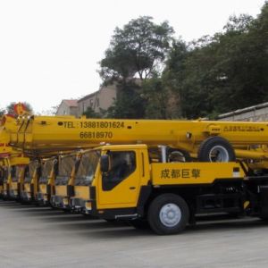 我軍新型汽車起重機(jī)形成保障能力
